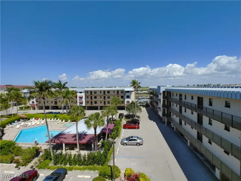 Picture of 805 River Point Dr 304C, Naples FL 34102