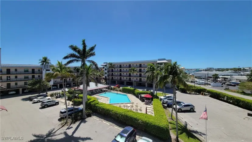 Picture of 805 River Point Dr 304C, Naples FL 34102