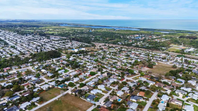 Picture of 7423 SE James Street, Hobe Sound FL 33455