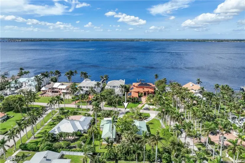 Picture of 3209 W Riverside Dr, Fort Myers FL 33901
