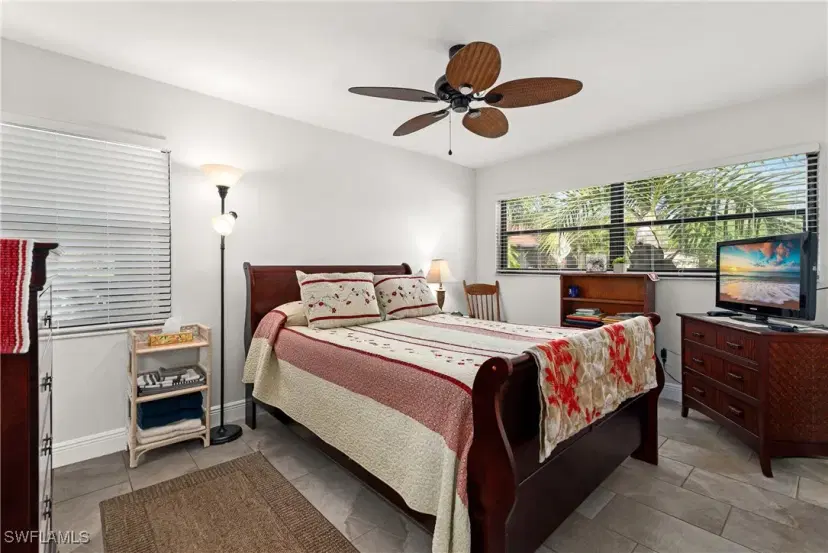 Picture of 2026 Pine Isle Ln 2026, Naples FL 34112