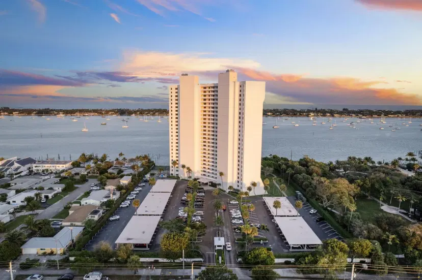 Picture of 5200 N Flagler Drive 2206, West Palm Beach FL 33407