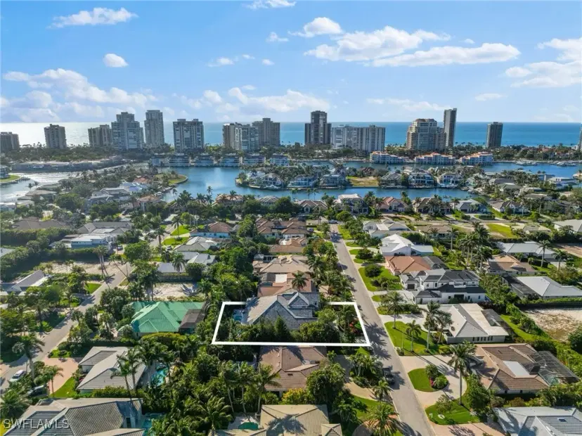 Picture of 532 Pine Grove Ln, Naples FL 34103