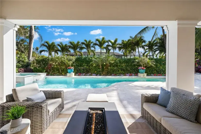 Picture of 532 Pine Grove Ln, Naples FL 34103