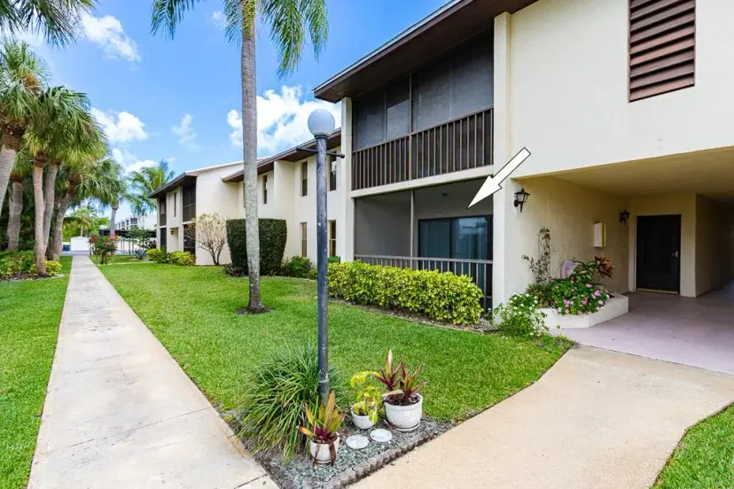 Picture of 200 SE Four Winds Drive 114, Stuart FL 34996