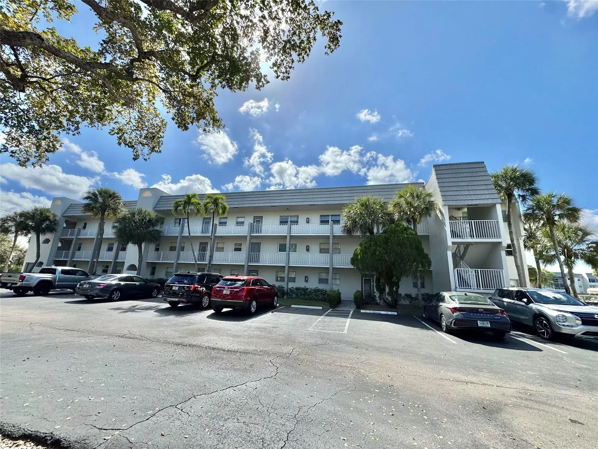 Picture of 8100 Sunrise Lakes Blvd 212, Sunrise, FL 33322