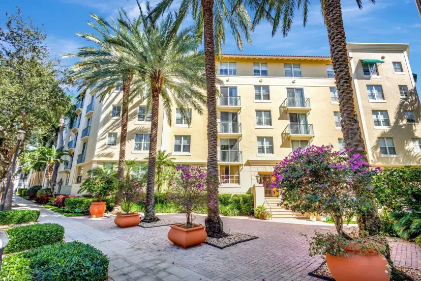 Picture of 630 S Sapodilla Avenue 201, West Palm Beach FL 33401