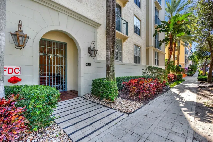Picture of 630 S Sapodilla Avenue 201, West Palm Beach FL 33401