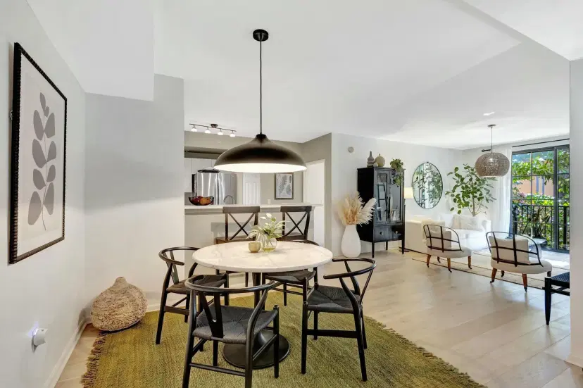 Picture of 630 S Sapodilla Avenue 201, West Palm Beach FL 33401