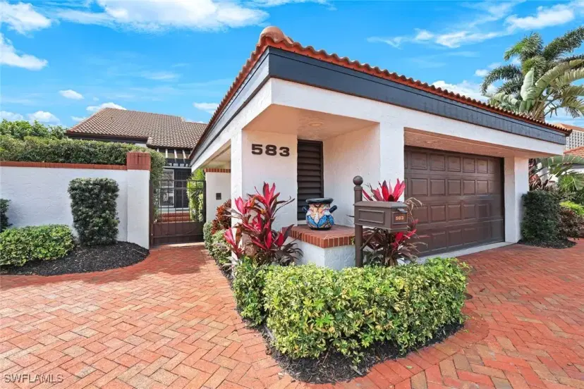 Picture of 583 Bay Villas Ln 89, Naples FL 34108