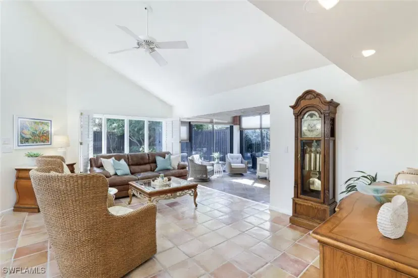 Picture of 583 Bay Villas Ln 89, Naples FL 34108