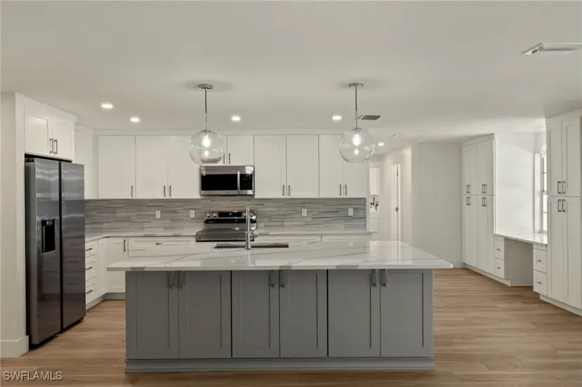Picture of 1018 S Yachtsman Dr, Sanibel FL 33957