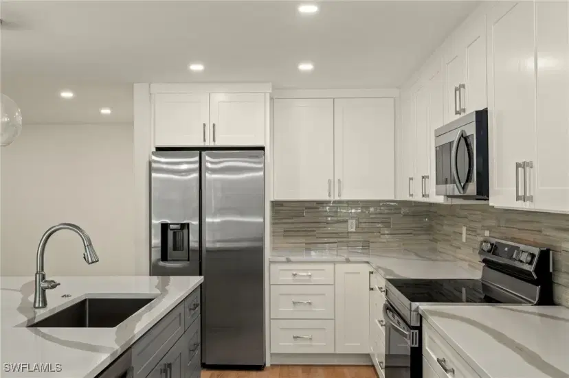 Picture of 1018 S Yachtsman Dr, Sanibel FL 33957