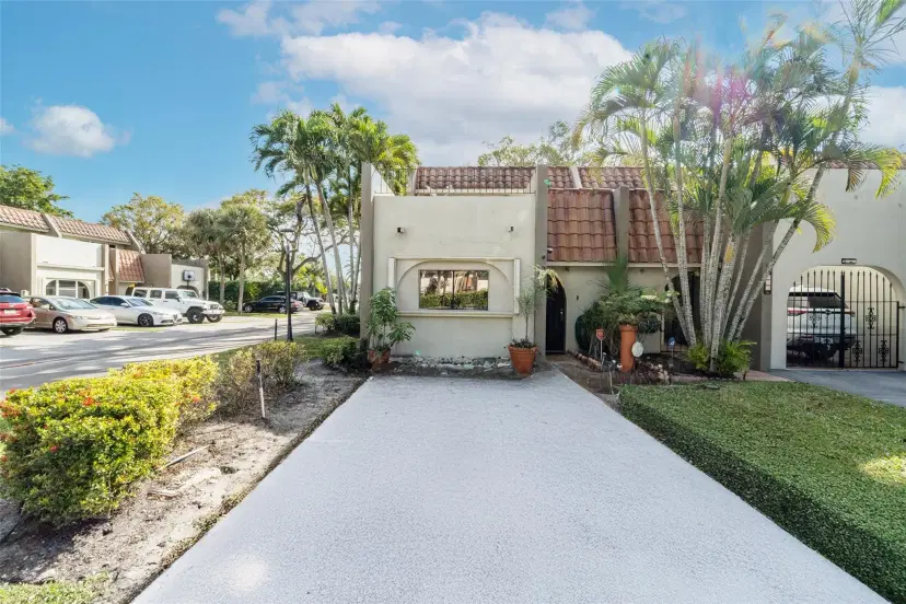 Picture of 273 Jacaranda Dr 9, Plantation FL 33324