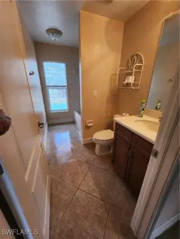 Picture of 409 SW 8Th St, Cape Coral, FL 33991