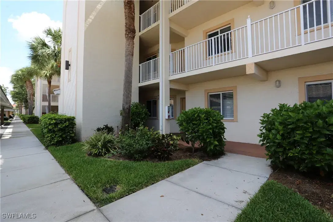 Picture of 7811 Regal Heron Cir 4-204, Naples, FL 34104