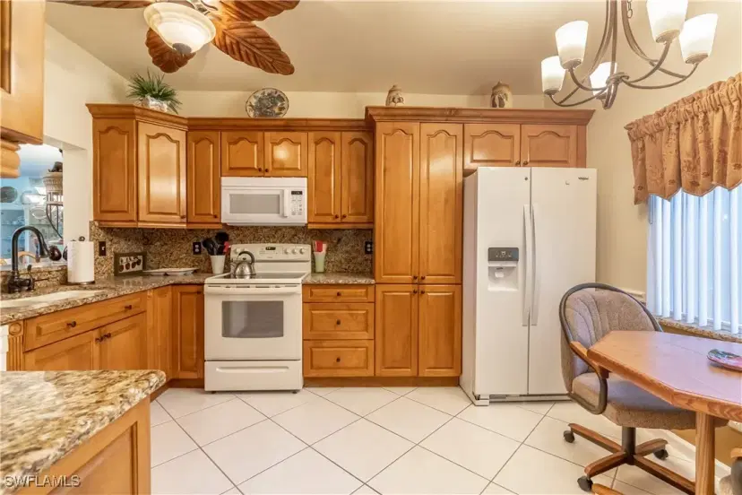 Picture of 725 Saratoga Cir A103, Naples FL 34104