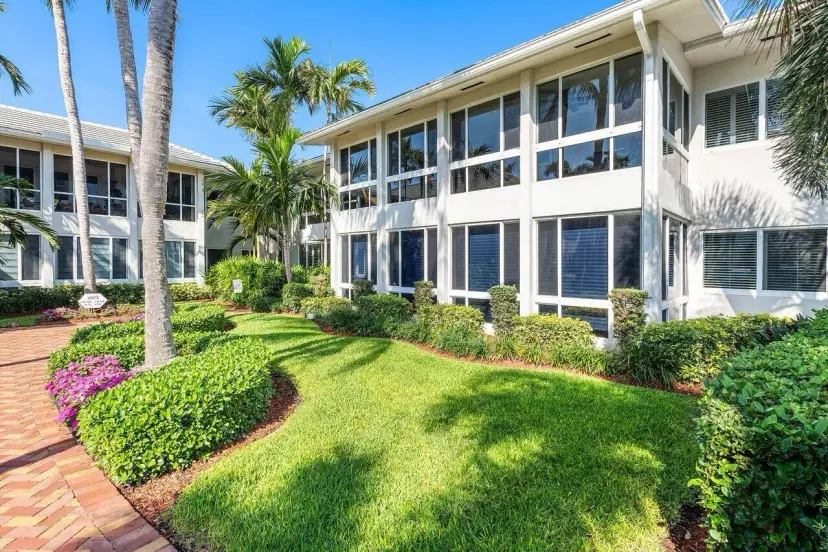 Picture of 200 Andrews Avenue 4, Delray Beach FL 33483