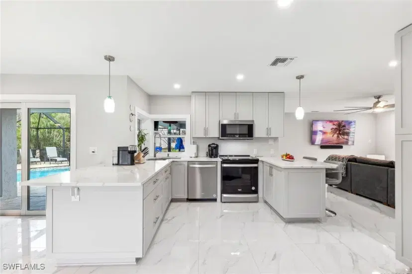 Picture of 6042 Macbeth Ln, Fort Myers FL 33908