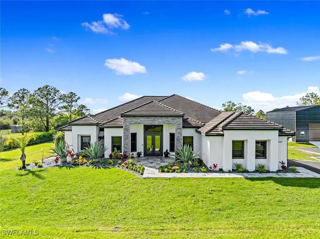 Picture of 2087 Desoto Blvd N, Naples, FL 34120