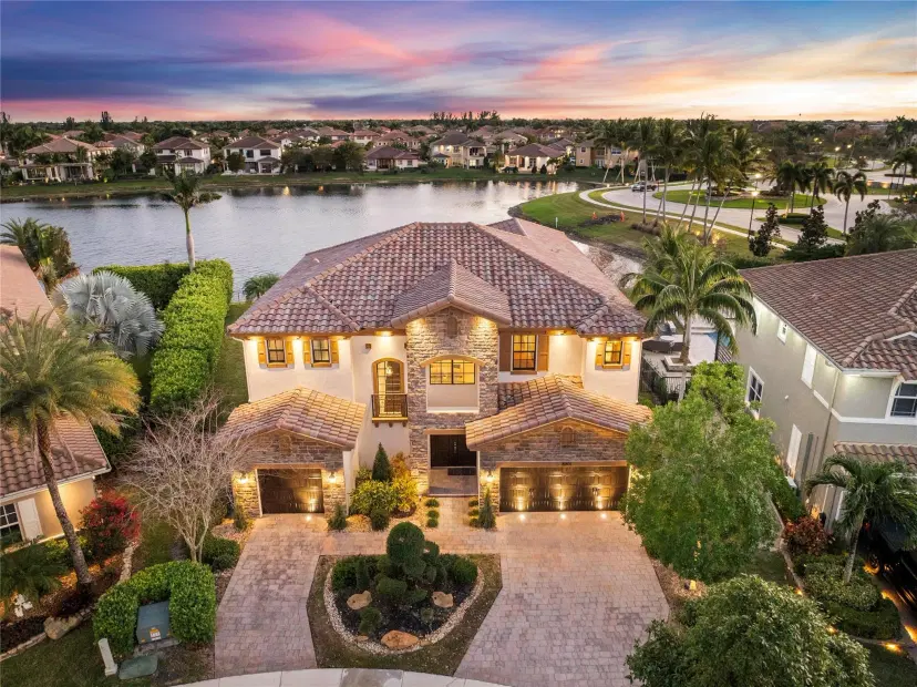 Picture of 8901 Edgewater Bnd, Parkland FL 33076