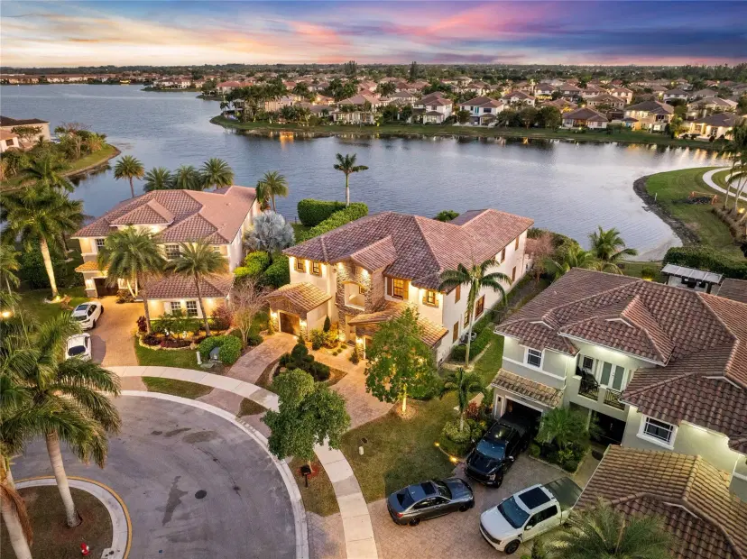 Picture of 8901 Edgewater Bnd, Parkland FL 33076