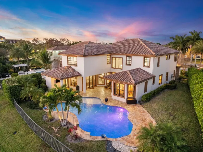 Picture of 8901 Edgewater Bnd, Parkland FL 33076