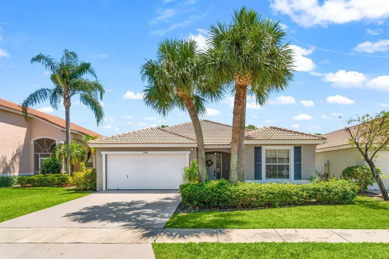 Picture of 5169 Prairie Dunes Village Circle, Lake Worth, FL 33463