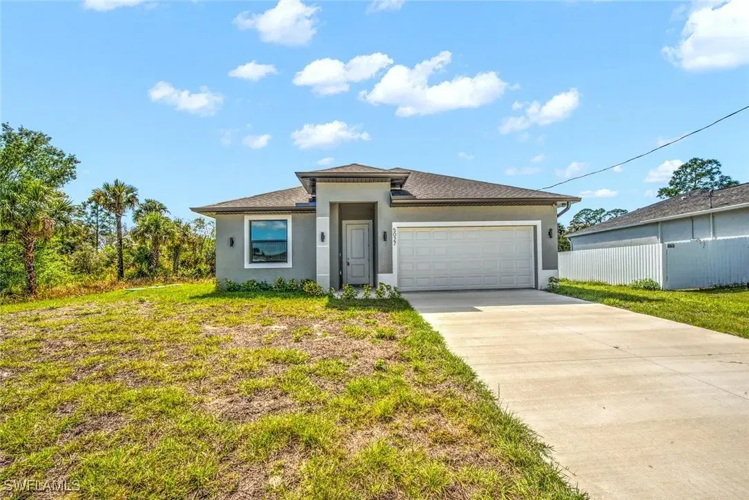 Picture of 5027 S Peachtree Cir, Labelle, FL 33935