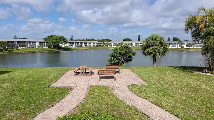 Picture of 114 Chatham E, West Palm Beach FL 33417