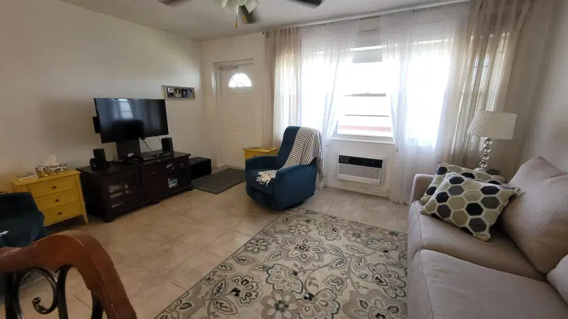 Picture of 114 Chatham E, West Palm Beach FL 33417