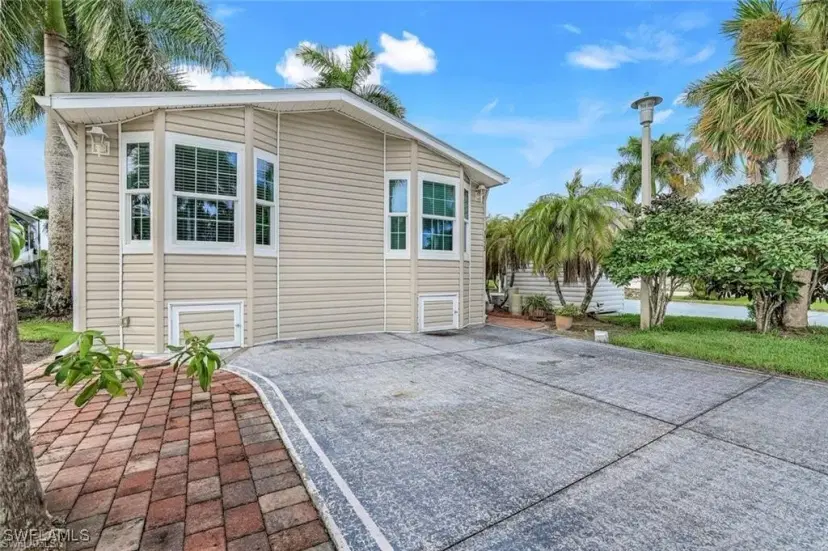 Picture of 1015 Diamond Lake Cir, Naples FL 34114