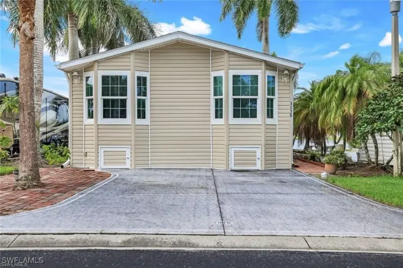 Picture of 1015 Diamond Lake Cir, Naples FL 34114