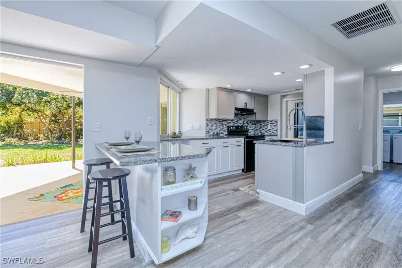 Picture of 1308 SE 25Th Ln, Cape Coral FL 33904