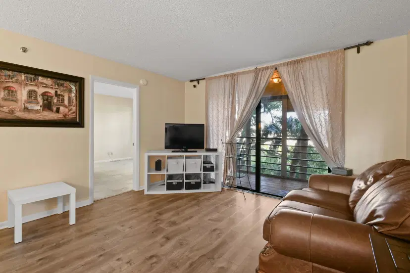 Picture of 4640 Lucerne Lakes Boulevard 306, Lake Worth FL 33467