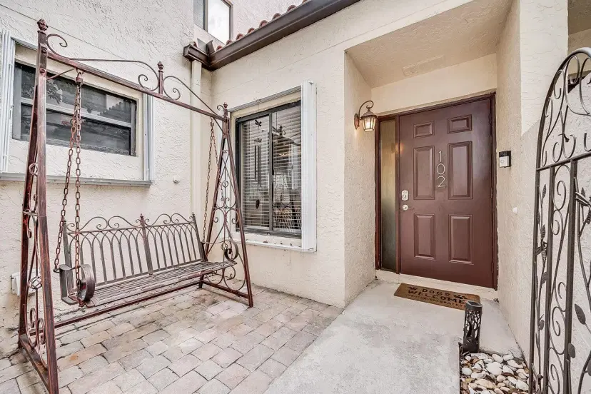 Picture of 15 S Via De Casas Sur 102, Boynton Beach FL 33426