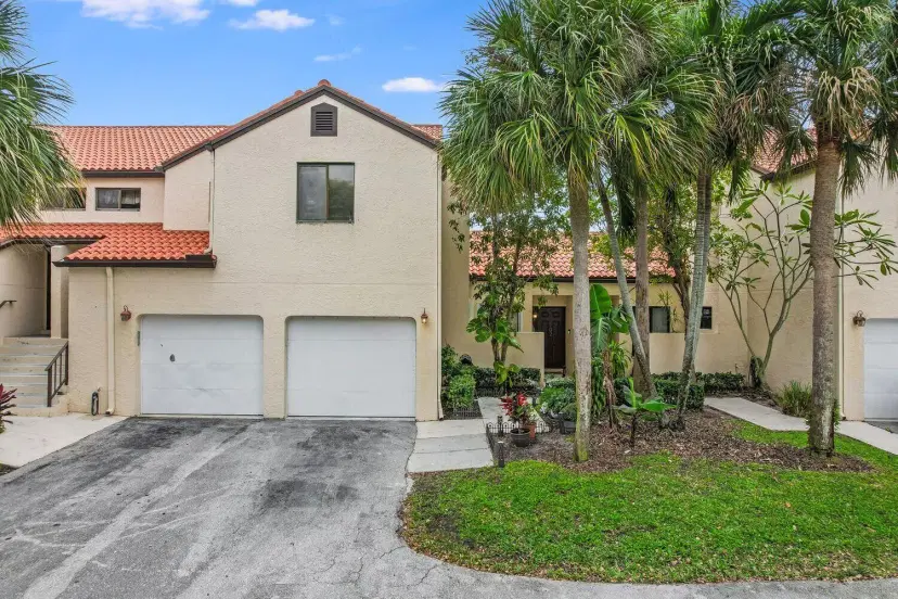 Picture of 15 S Via De Casas Sur 102, Boynton Beach FL 33426