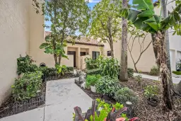 Picture of 15 S Via De Casas Sur 102, Boynton Beach, FL 33426