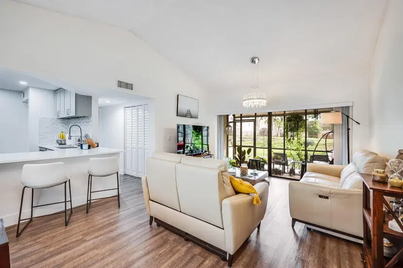 Picture of 15 S Via De Casas Sur 102, Boynton Beach FL 33426
