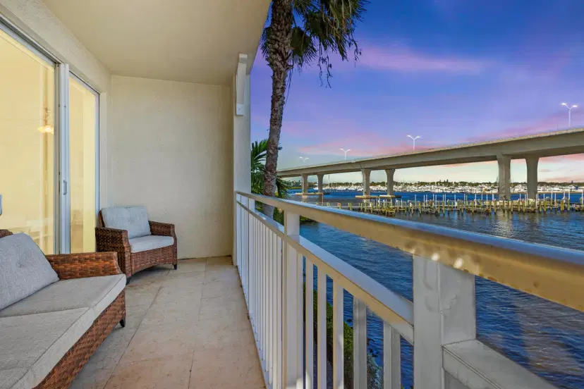 Picture of 275 NW Flagler Avenue 204, Stuart FL 34994