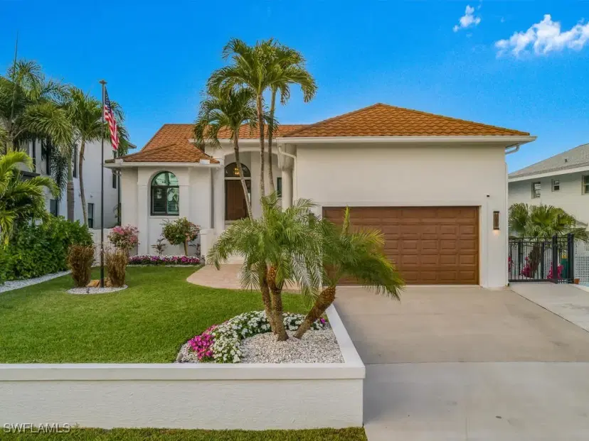 Picture of 33 Pelican St W, Naples FL 34113