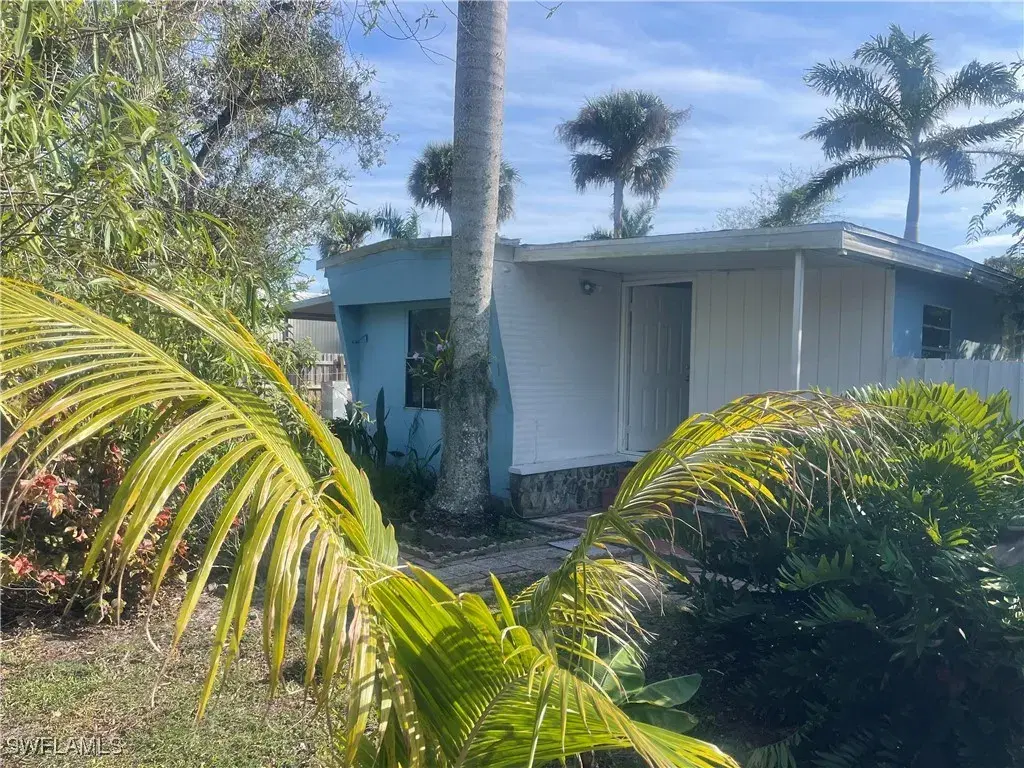 Picture of 327 Ellis St, North Fort Myers, FL 33903