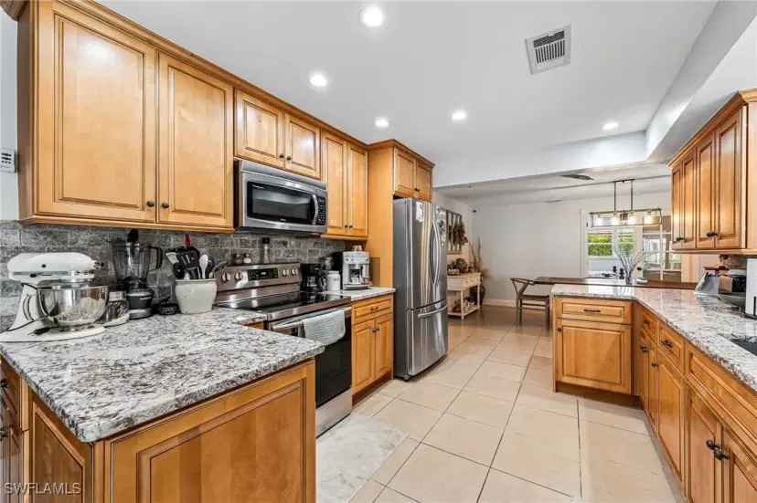 Picture of 6519 E Town And River Rd, Fort Myers FL 33919