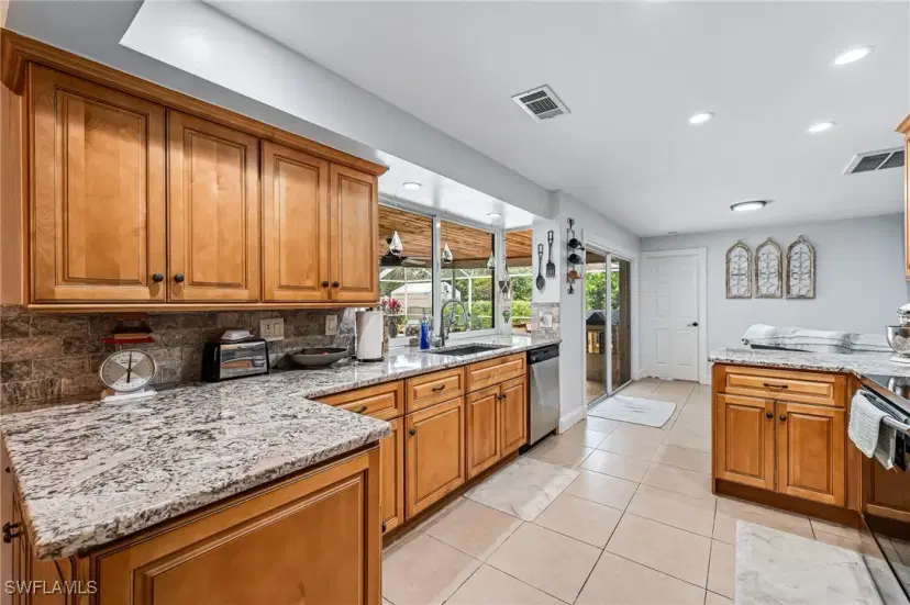Picture of 6519 E Town And River Rd, Fort Myers FL 33919