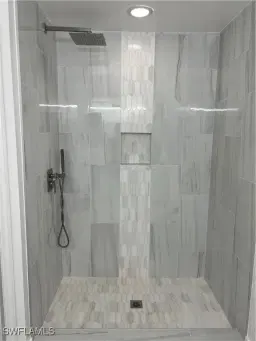 Picture of 827 Hampton Cir 146, Naples, FL 34105