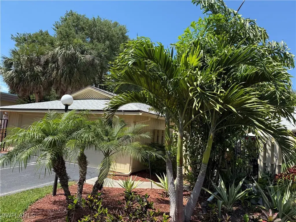 Picture of 127 Forest Lakes Blvd, Naples, FL 34105