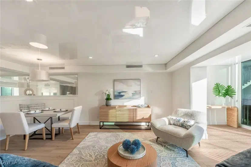 Picture of 222 Harbour Dr 106, Naples FL 34103