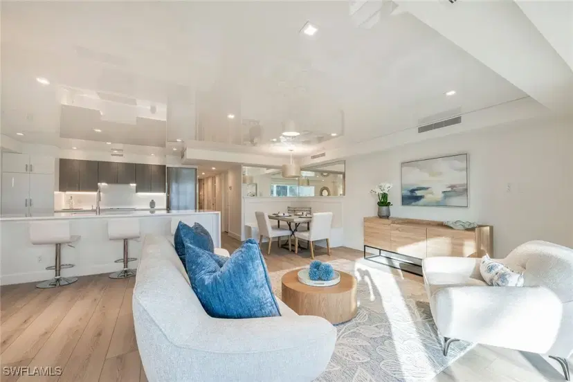 Picture of 222 Harbour Dr 106, Naples FL 34103