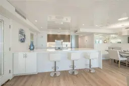 Picture of 222 Harbour Dr 106, Naples, FL 34103