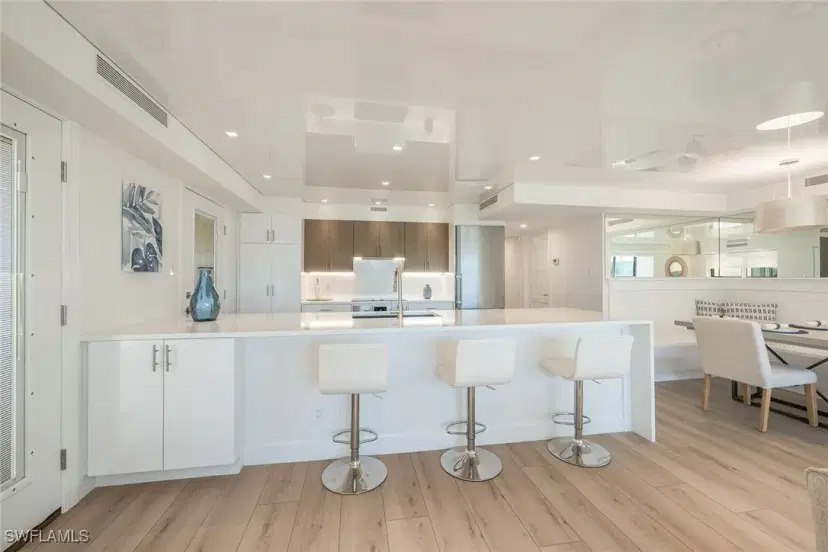 Picture of 222 Harbour Dr 106, Naples FL 34103